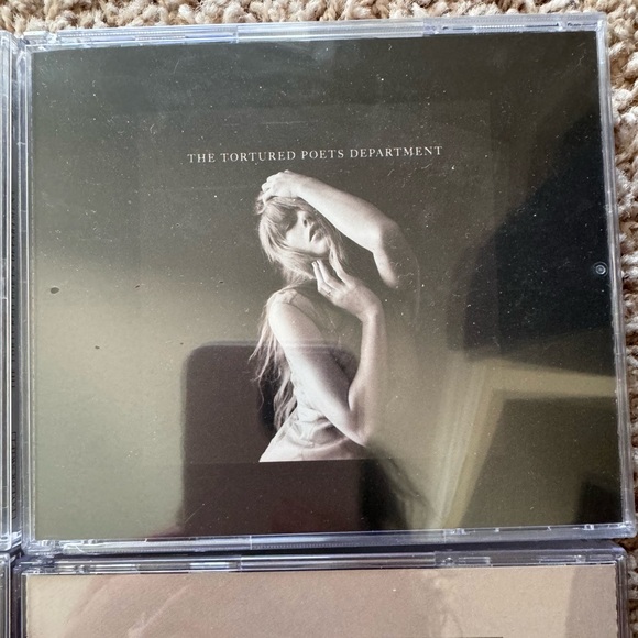 Taylor Swift The Tortured Poets Department Collectors Edition Deluxe CD Set - Picture 4 of 6